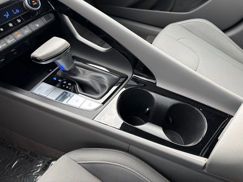 Certified 2025 Hyundai Elantra SEL FWD image 27