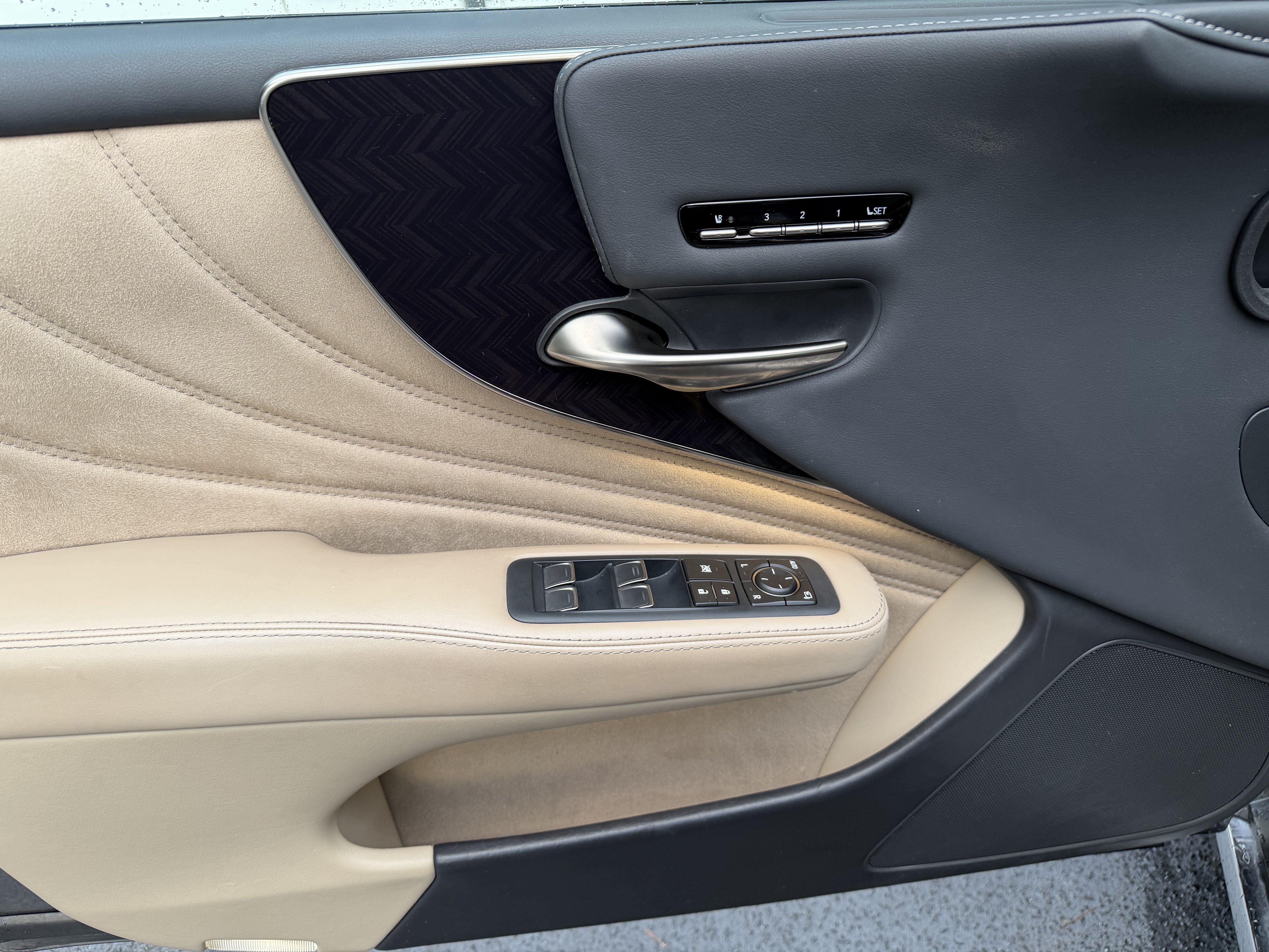 Used 2022 Lexus LS 500 w/ Interior Upgrade Package RWD image 13