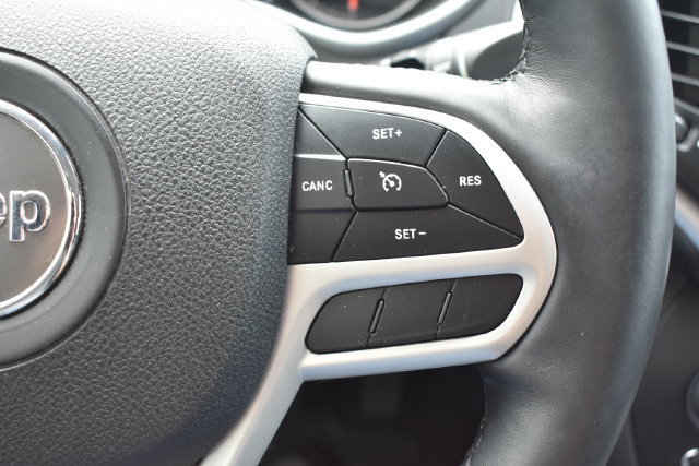 Used 2017 Jeep Cherokee Trailhawk w/ Comfort & Convenience Group AWD/4WD image 26