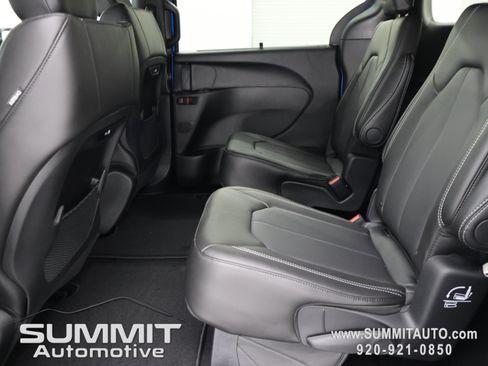 New 2027 Chrysler Pacifica Select AWD/4WD image 9