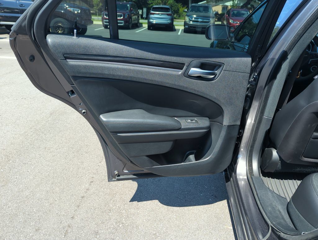Used 2015 Chrysler 300 Limited RWD image 25