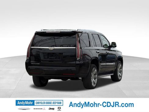 Used 2020 Cadillac Escalade Luxury AWD/4WD image 7