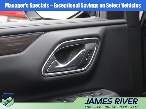 Used 2024 Chevrolet Suburban LT AWD/4WD image 23