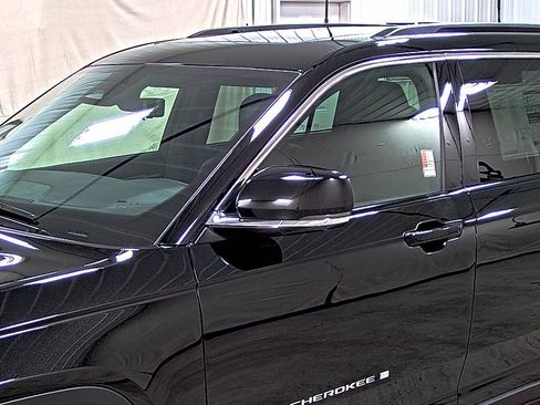 New 2025 Jeep Grand Cherokee L Limited w/ Luxury Tech Group II image 8