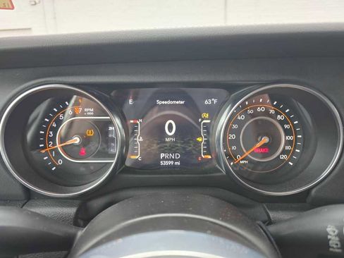 Used 2022 Jeep Wrangler Unlimited Sahara AWD/4WD image 21