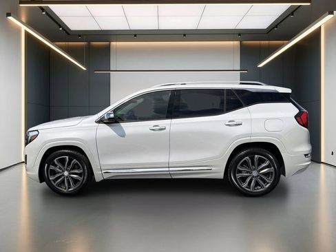 Used 2020 GMC Terrain Denali w/ Denali Premium Package FWD image 2