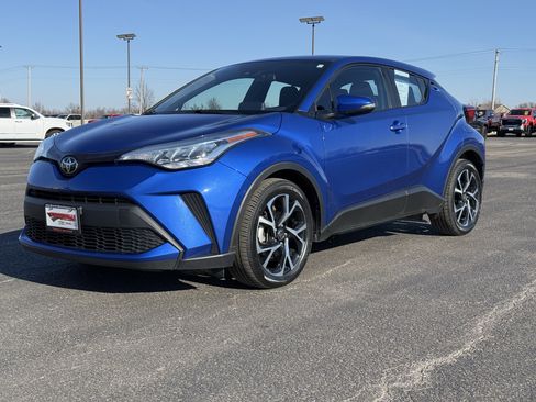 Used 2022 Toyota C-HR XLE image 7