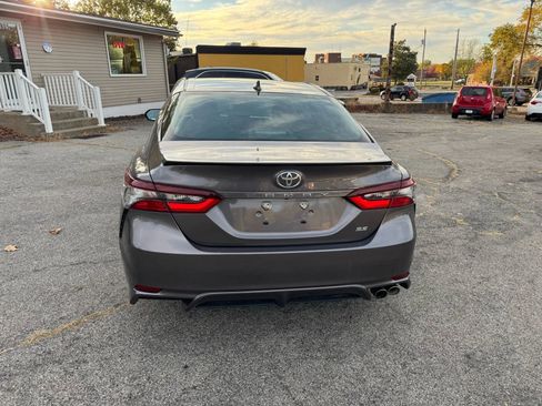 Used 2024 Toyota Camry SE image 4