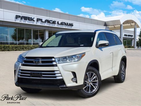 Used 2018 Toyota Highlander XLE image 1