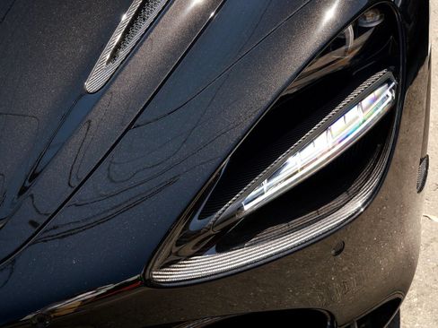 Used 2019 McLaren 720S Performance RWD image 36