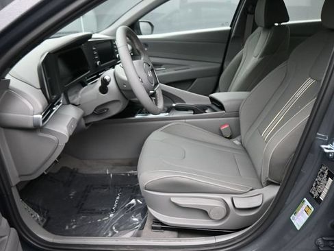 Used 2025 Hyundai Elantra Sport FWD image 12