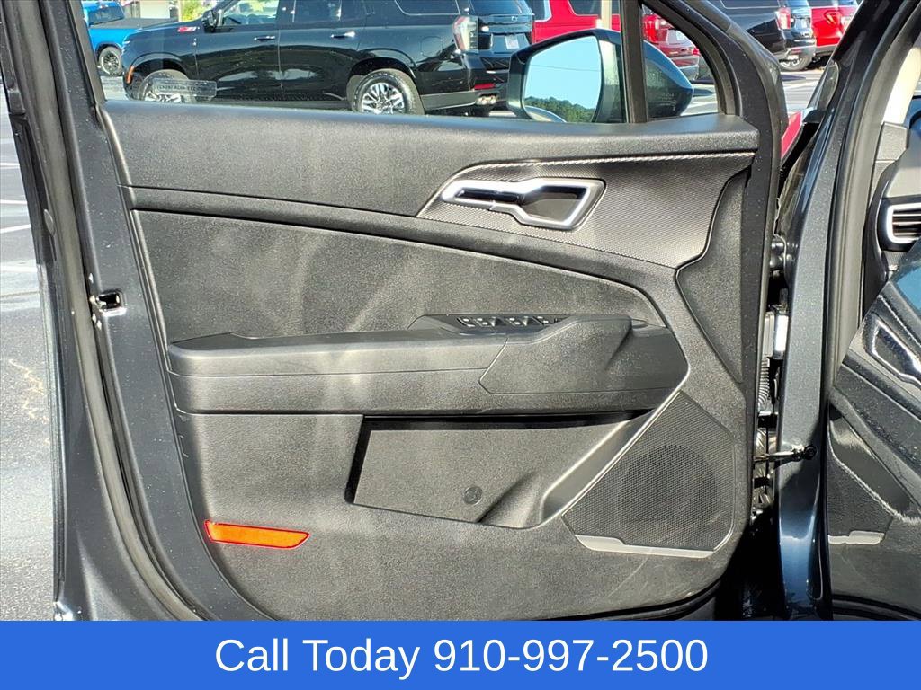 Used 2024 Kia Sportage LX FWD image 11