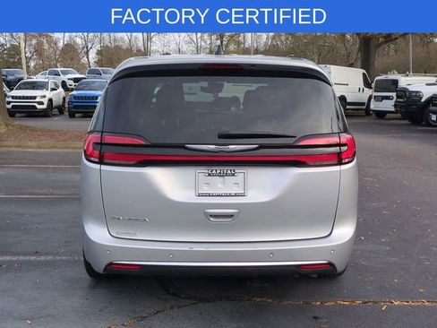 Certified 2024 Chrysler Pacifica Touring-L image 4