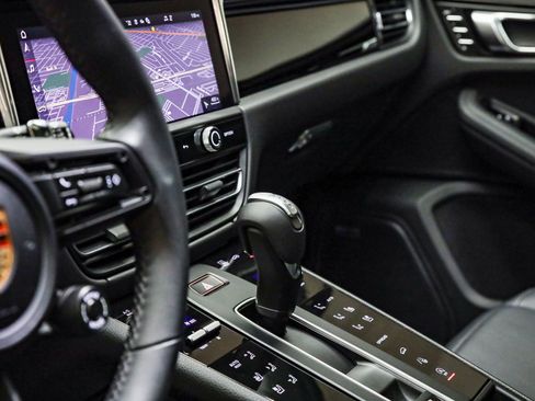 Certified 2025 Porsche Macan Turbo image 25