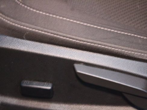 Used 2022 Chevrolet Colorado LT w/ LT Convenience Package image 17