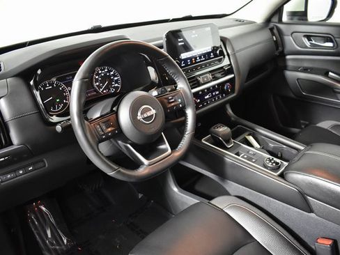 Certified 2024 Nissan Pathfinder SL image 12