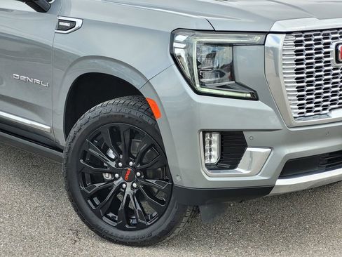 Used 2023 GMC Yukon XL Denali w/ Denali Reserve Package AWD/4WD image 9