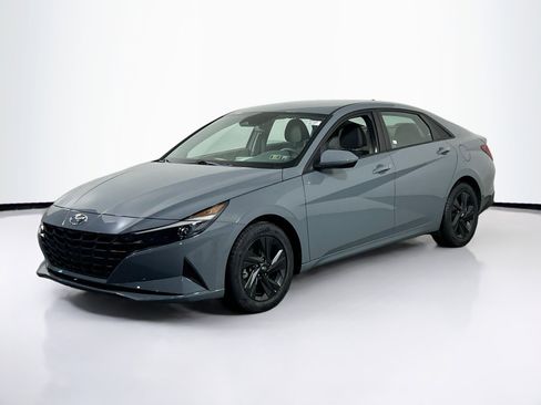 Used 2023 Hyundai Elantra SEL image 1