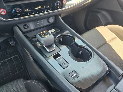 Used 2024 Nissan Rogue SV FWD image 17