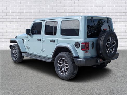 Used 2024 Jeep Wrangler Unlimited Sahara AWD/4WD image 3