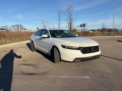 Certified 2023 Honda Accord EX image 13