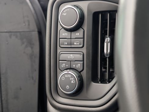 Used 2023 Chevrolet Silverado 1500 Custom image 4