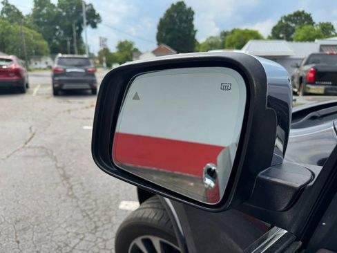 Used 2018 Jeep Grand Cherokee Overland RWD image 22