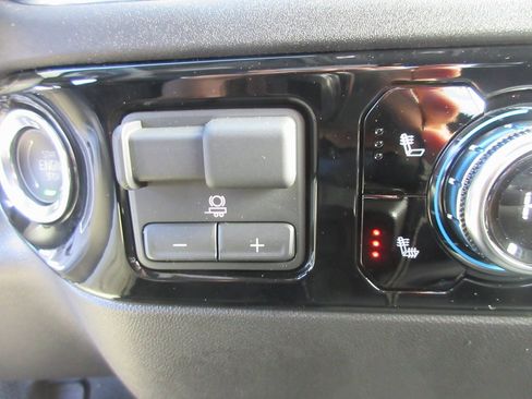 New 2026 GMC Sierra 1500 SLE image 19