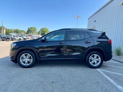 Used 2021 GMC Terrain SLE w/ Driver Convenience Package FWD image 4