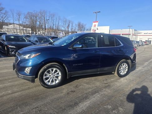 Used 2020 Chevrolet Equinox LT w/ Driver Convenience Package image 3
