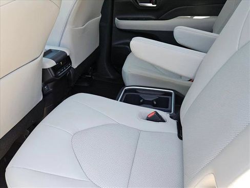 Used 2025 Toyota Grand Highlander FWD image 17
