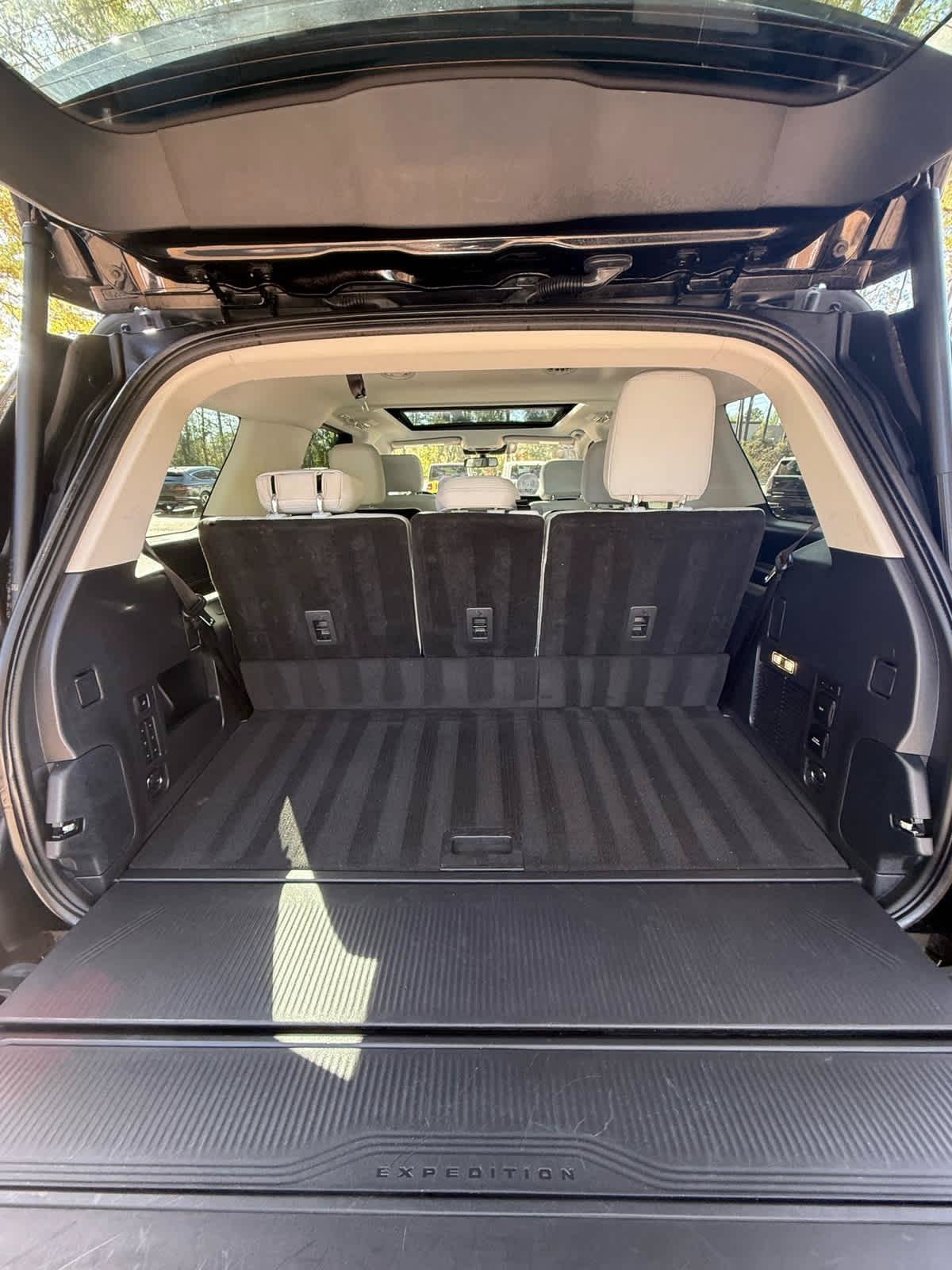 Used 2025 Ford Expedition Platinum AWD/4WD image 18