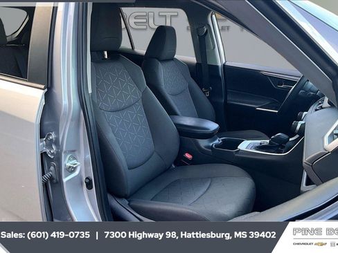 Used 2024 Toyota RAV4 XLE AWD/4WD image 6