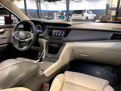 Used 2017 Cadillac XT5 Luxury w/ Driver Awareness Package AWD/4WD image 14