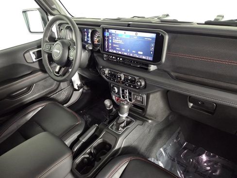 Certified 2025 Jeep Wrangler Unlimited Rubicon image 34