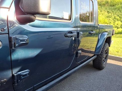 Used 2025 Jeep Gladiator Sport AWD/4WD image 5