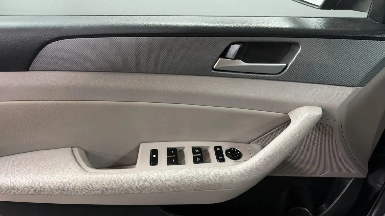 Used 2019 Hyundai Sonata SEL w/ Tech Package 02 FWD image 18
