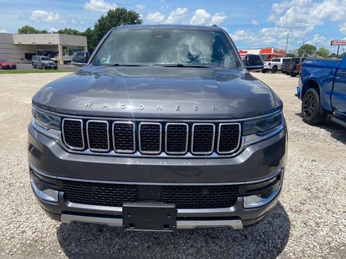 Used 2024 Jeep Wagoneer L Series II w/ Flexible Seating Group AWD/4WD image 2