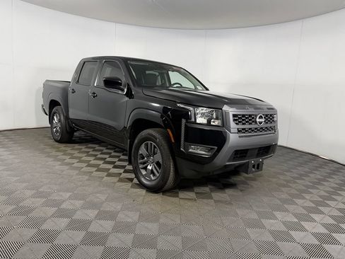 Used 2025 Nissan Frontier SV w/ SV Convenience Package RWD image 5