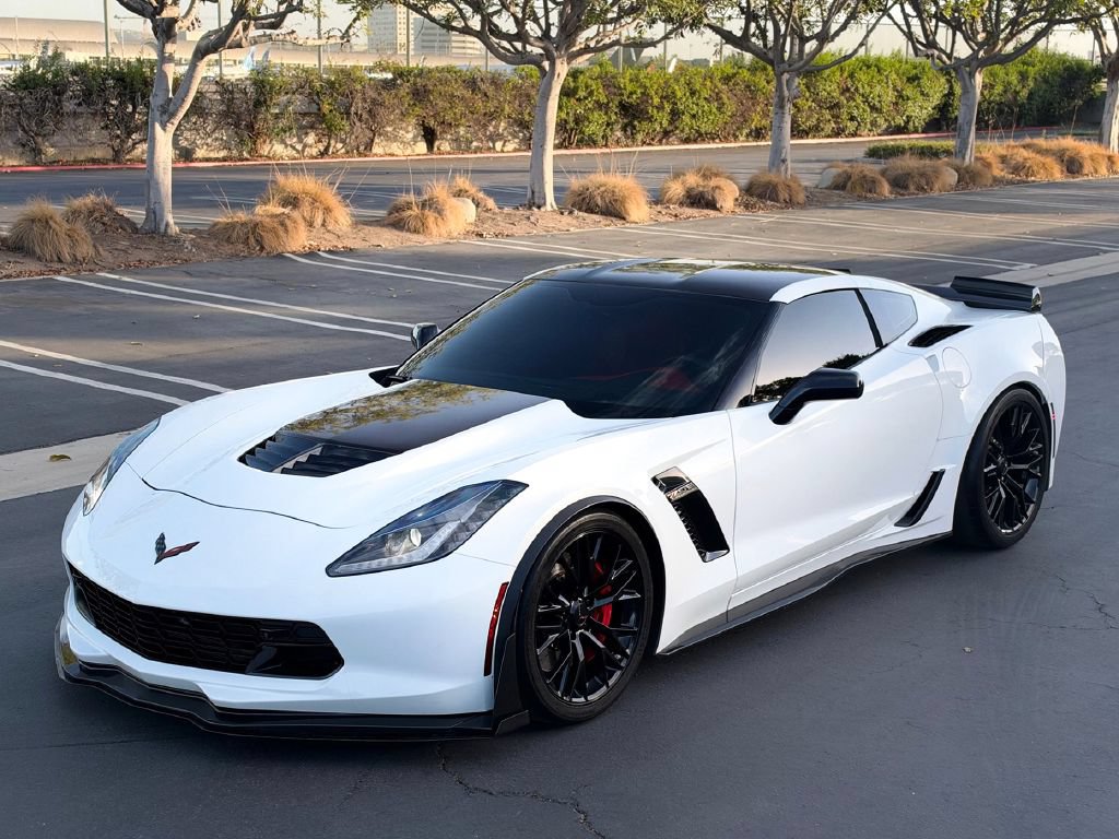 Used 2017 Chevrolet Corvette Z06 RWD image 2
