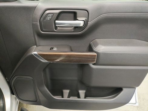 Used 2019 Chevrolet Silverado 1500 LT Trail Boss w/ Convenience Package image 9