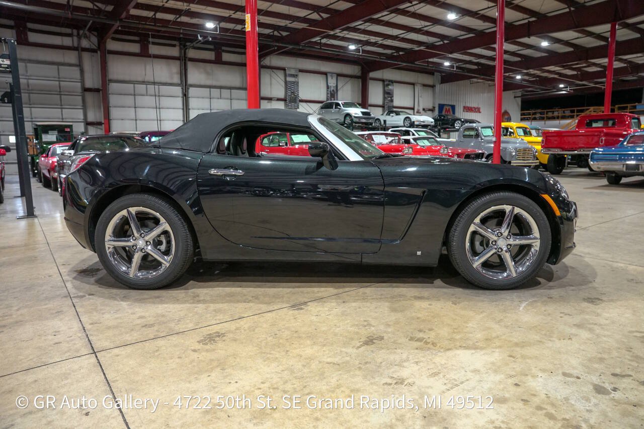 Used 2008 Saturn Sky Carbon Flash RWD image 25