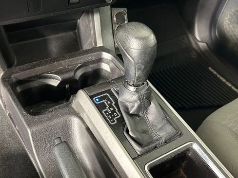 Used 2016 Toyota Tacoma SR5 w/ SR5 Appearance Package (SN) image 23