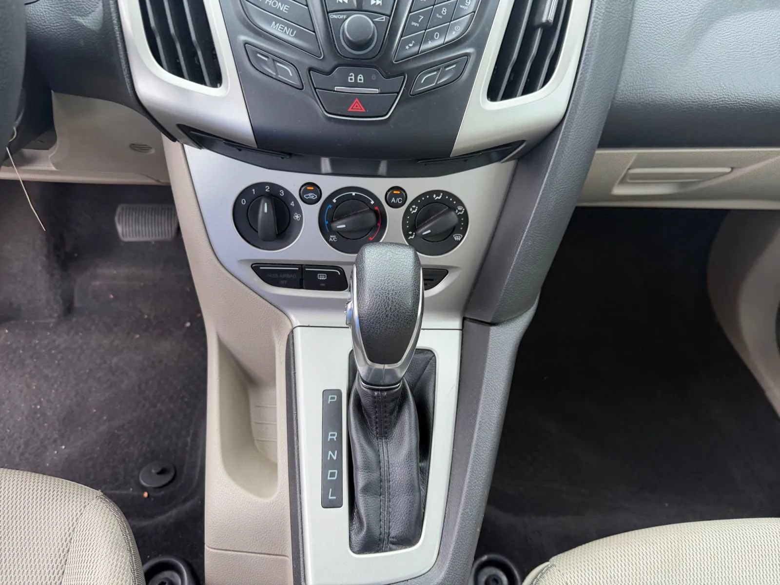 Used 2014 Ford Focus SE FWD image 12
