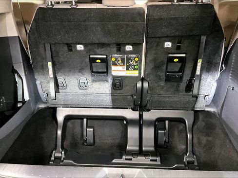 Certified 2024 Toyota Sienna LE image 29