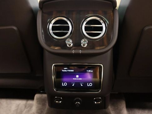 Used 2021 Bentley Bentayga AWD/4WD image 90