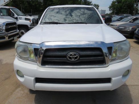 Used 2008 Toyota Tacoma PreRunner RWD image 2