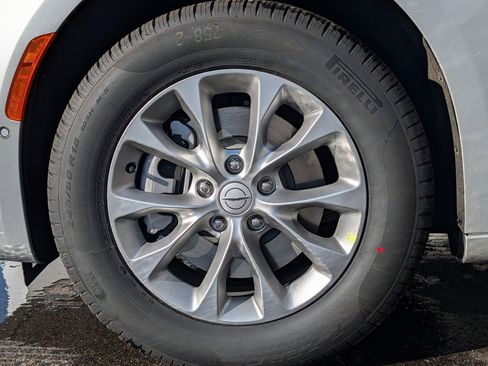 New 2026 Chrysler Pacifica Select AWD/4WD image 4