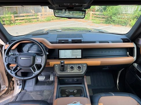 Used 2022 Land Rover Defender 90 X AWD/4WD image 13