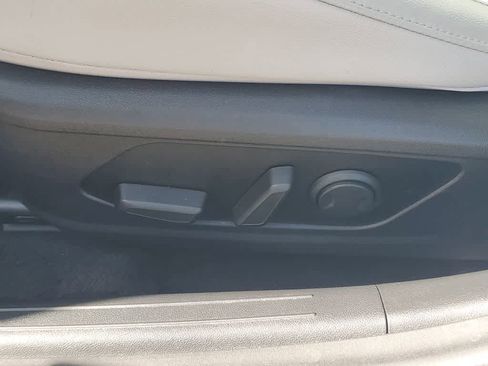 Used 2023 Hyundai Elantra Limited image 19